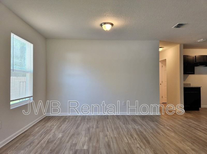 8015 Mattox Ave - Photo 4 of 15