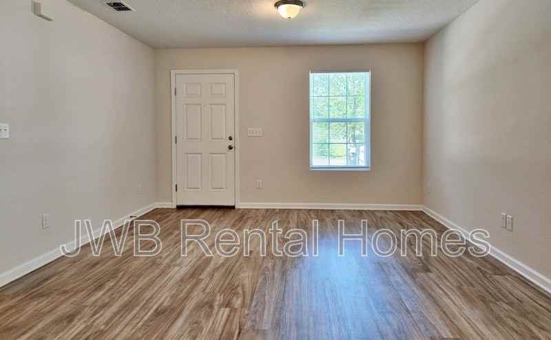 8015 Mattox Ave - Photo 6 of 15