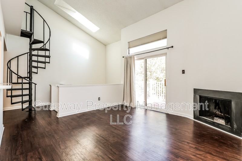 806 Gregorys Way - Photo 5 of 15