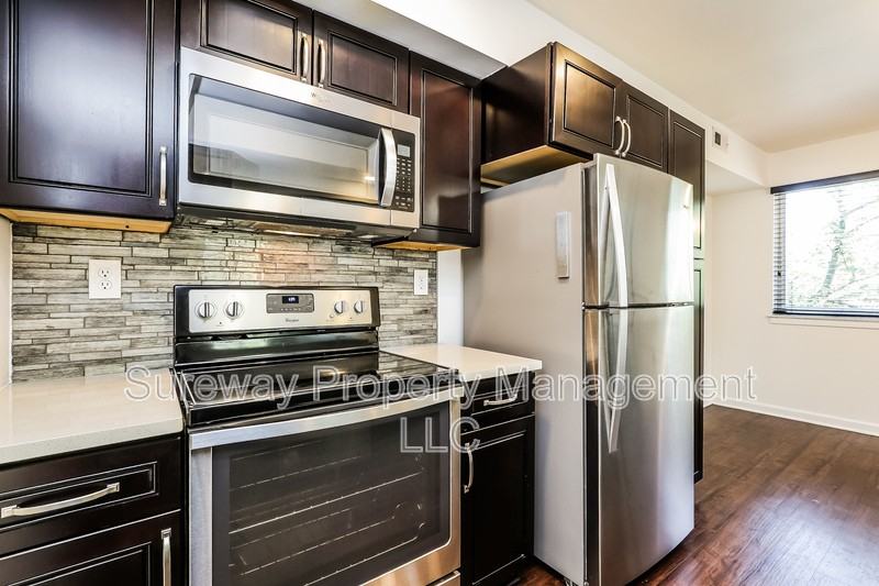 806 Gregorys Way - Photo 6 of 15