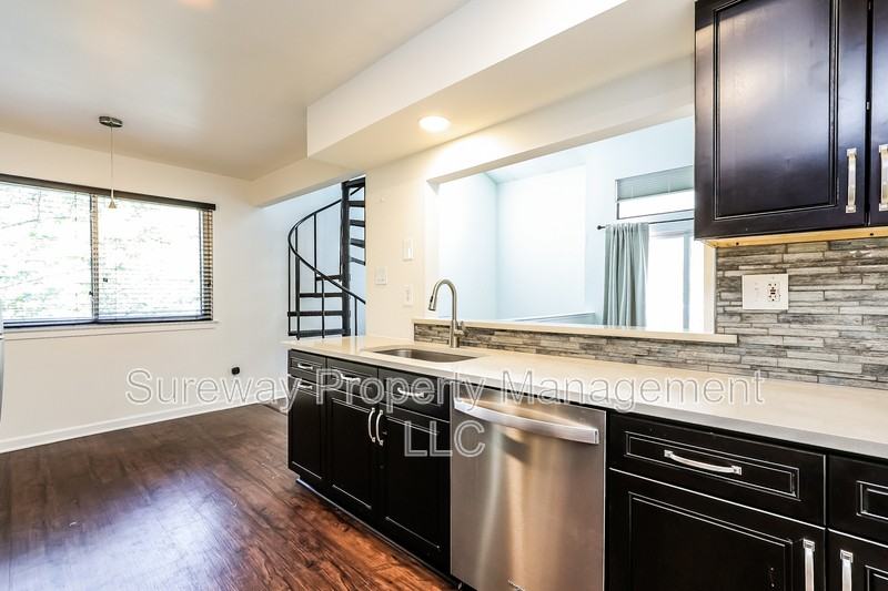 806 Gregorys Way - Photo 7 of 15