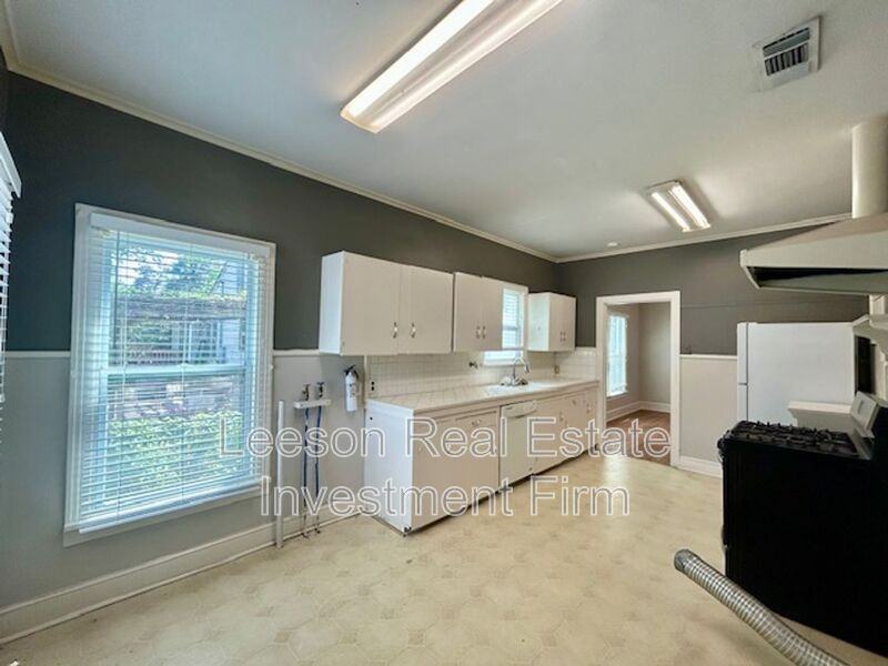 3837 Maryland Ave - Photo 7 of 14