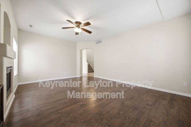 1427 E St - Photo 3 of 30