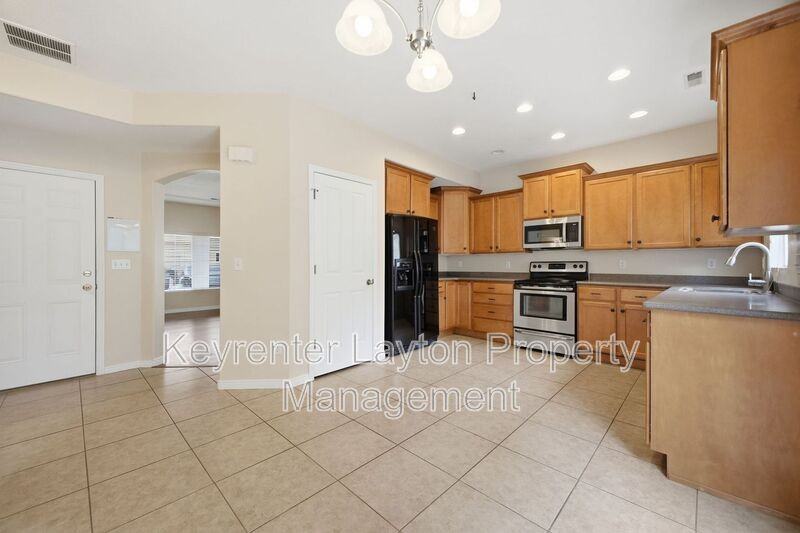 1427 E St - Photo 7 of 30