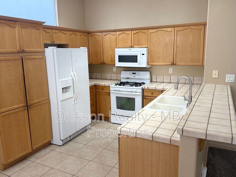 3351 Toledo Ct - Photo 6 of 23