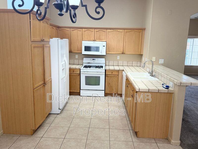 3351 Toledo Ct - Photo 7 of 23