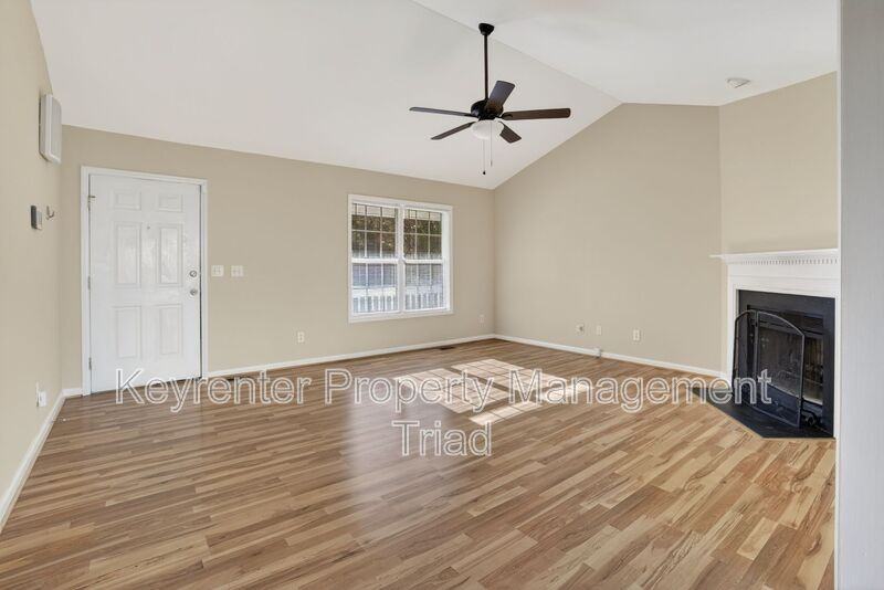 3100 Brookrun Dr - Photo 4 of 37