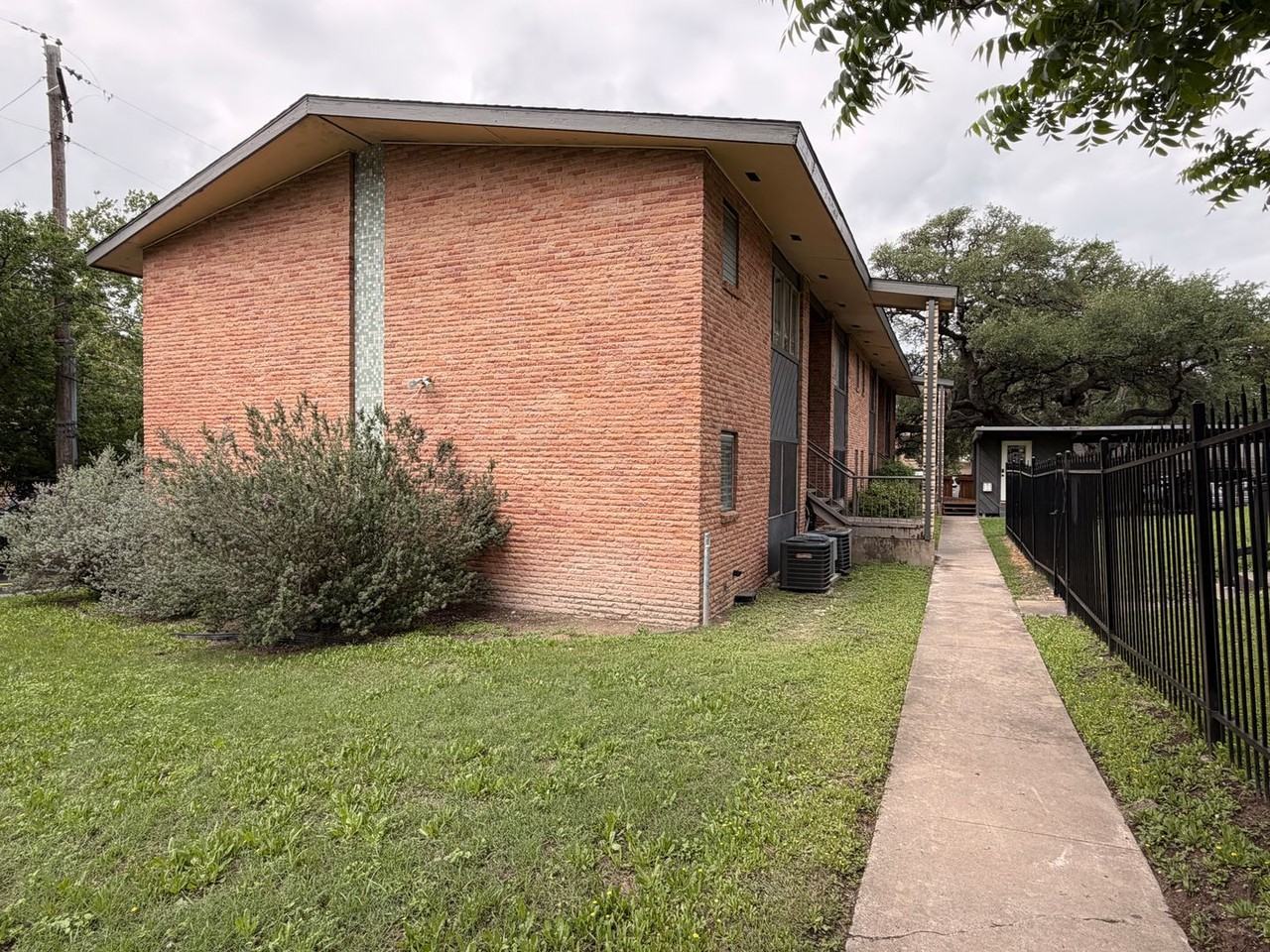 Shanti Apartments - Photo 2 of 18