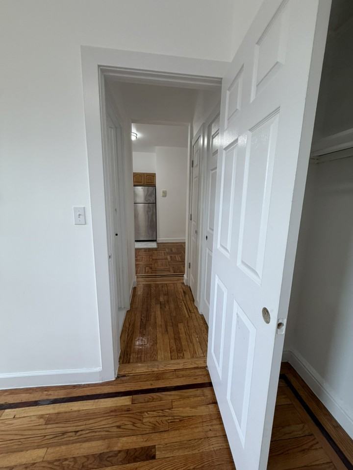 1721 Hobart Ave - Photo 5 of 13