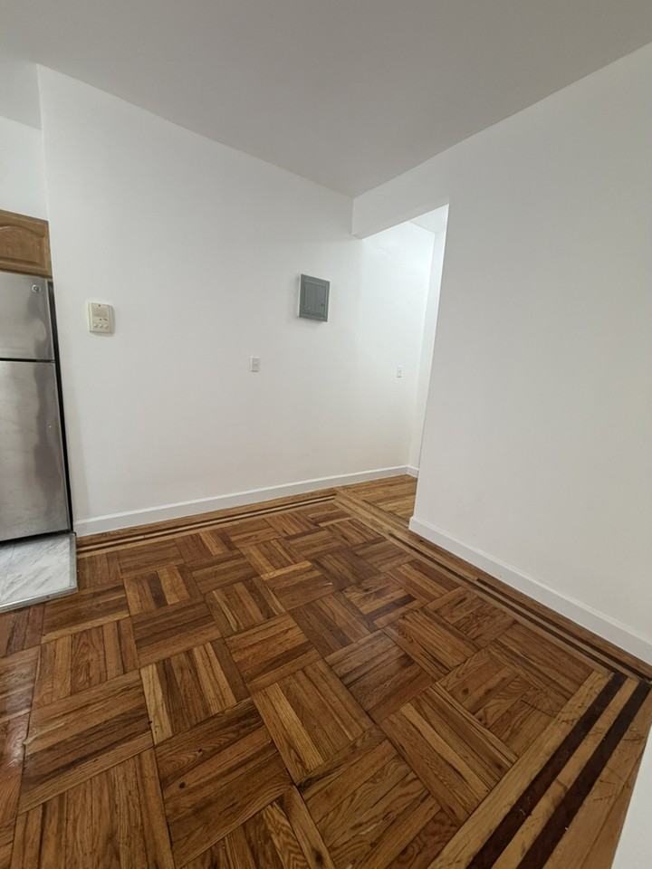 1721 Hobart Ave - Photo 3 of 13