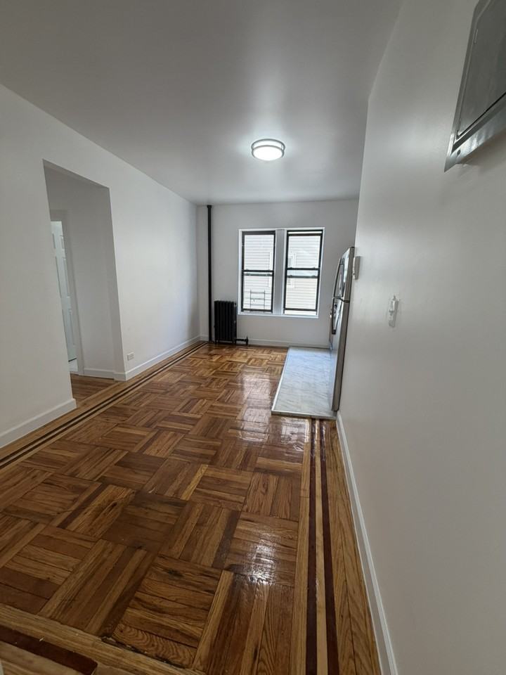 1721 Hobart Ave - Photo 7 of 13