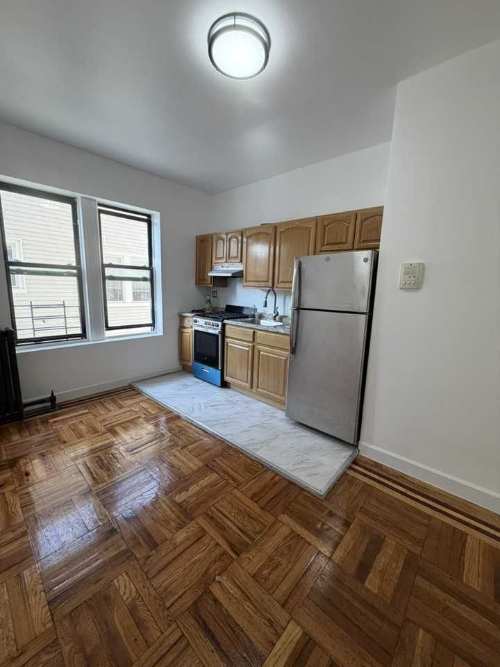 1721 Hobart Ave - Photo 2 of 13