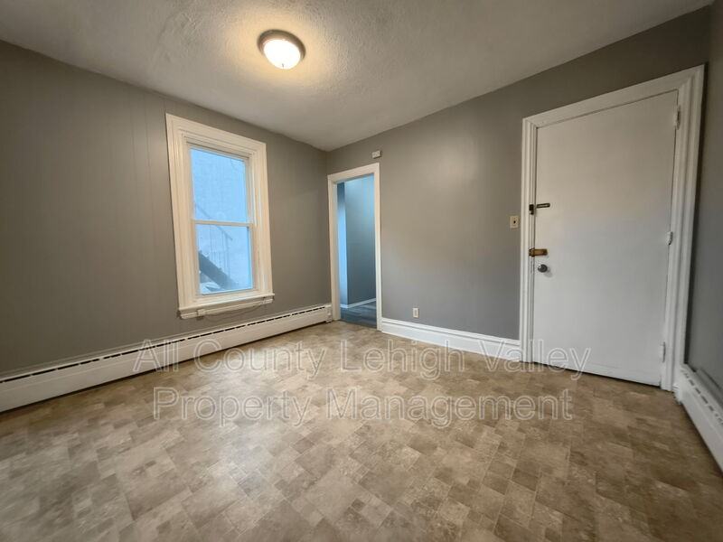 417 N 9th St - Photo 2 of 5