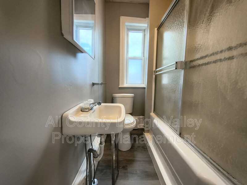 417 N 9th St - Photo 4 of 5