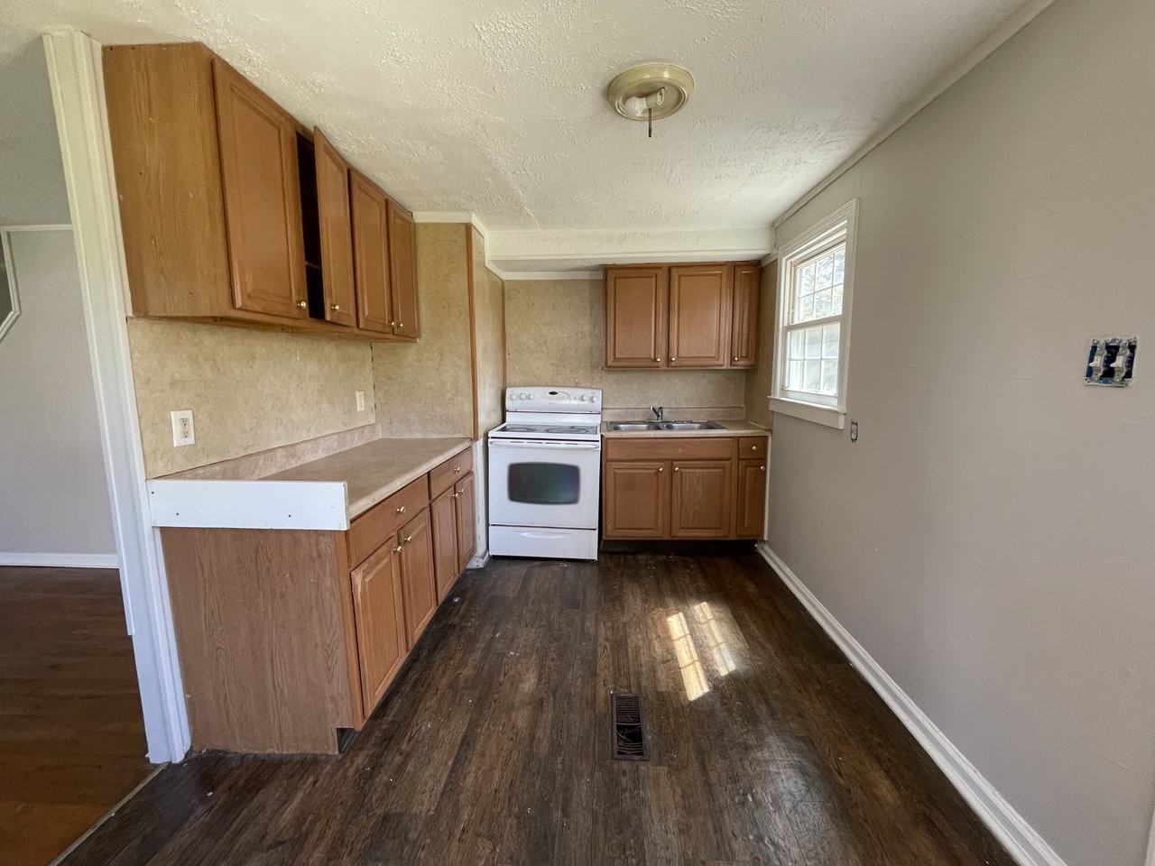 1625 Shaffer Street - Photo 2 of 7