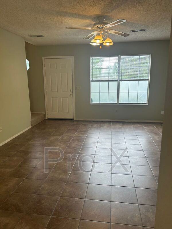 1009 Se J St. A B - Photo 4 of 13