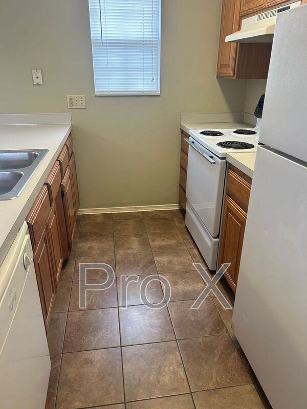 1009 Se J St. A B - Photo 5 of 13