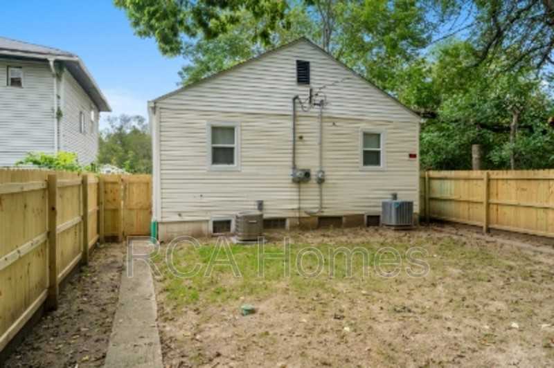 1447 Congress Ave - Photo 2 of 10