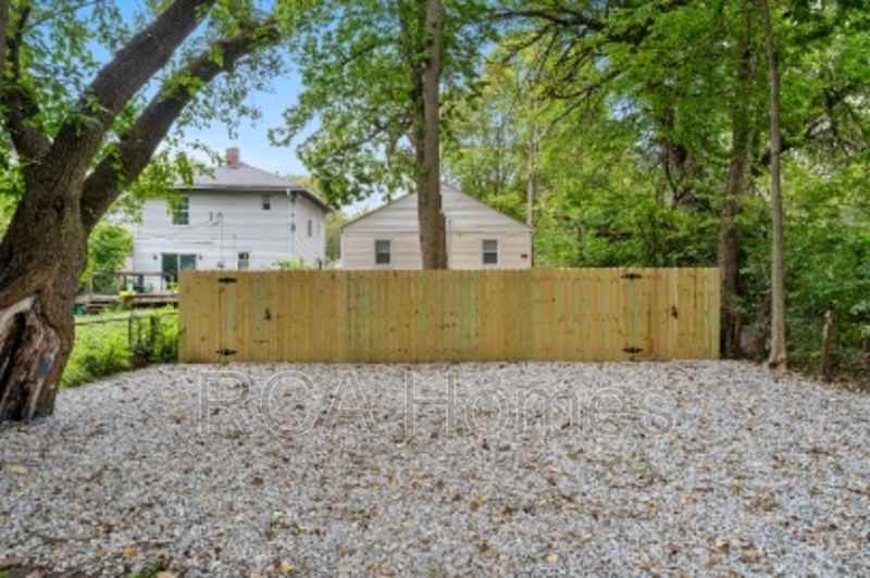 1447 Congress Ave - Photo 3 of 10