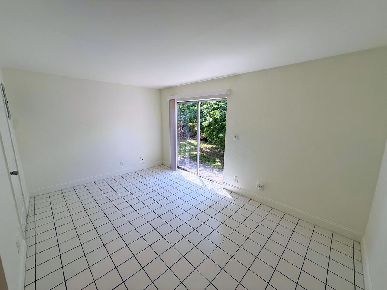 4100 NW 16TH AVE - Photo 5 of 50