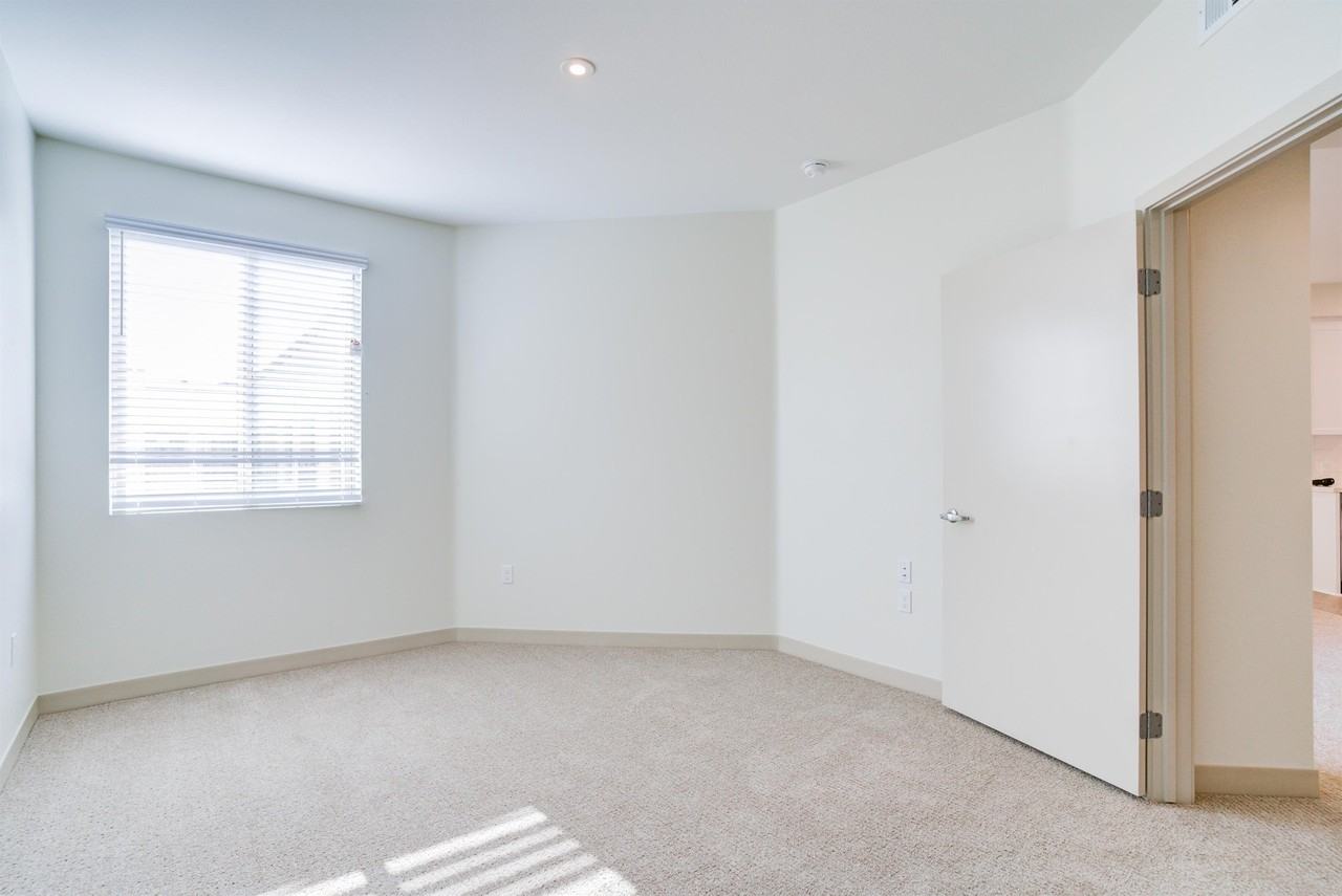 Bolsa Row Apartments - Photo 6 of 50
