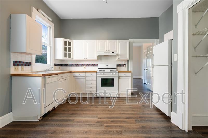 438 Cherokee Ave Se #1 - Photo 6 of 12