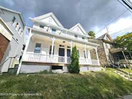 featured image of 907 Green Ridge St