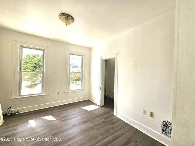 907 Green Ridge Street - Photo 4 of 12