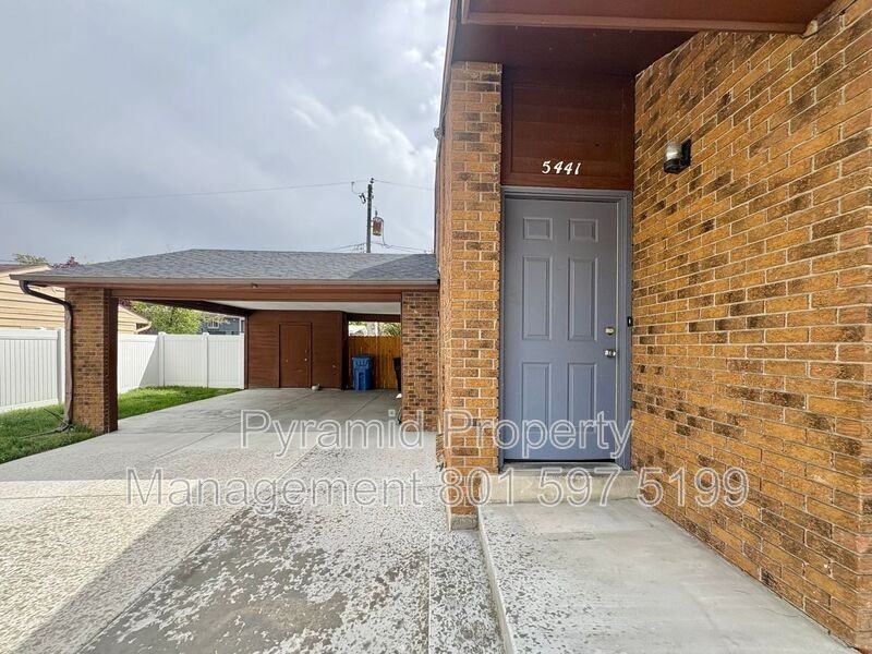 5441 Southeast - Photo 2 of 17