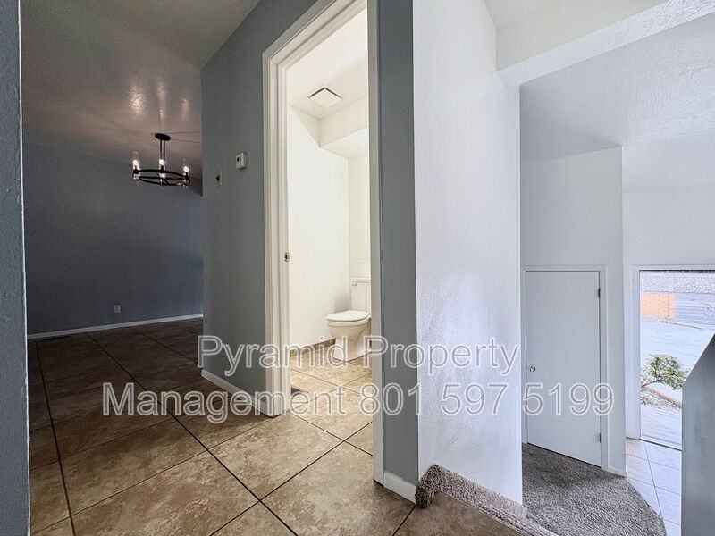 5441 Southeast - Photo 5 of 17