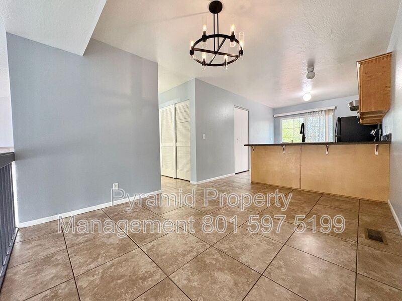 5441 Southeast - Photo 6 of 17