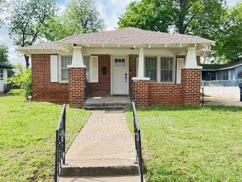 1220 Ne 17th St - Photo 2 of 16