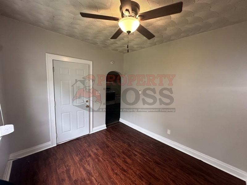 3931 Catalpa St Apt 1r - Photo 3 of 7