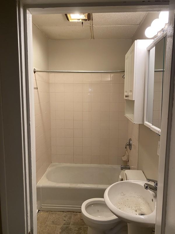 3931 Catalpa St Apt 1r - Photo 7 of 7