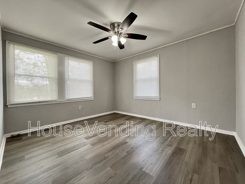 310 Norris Ave - Photo 2 of 15