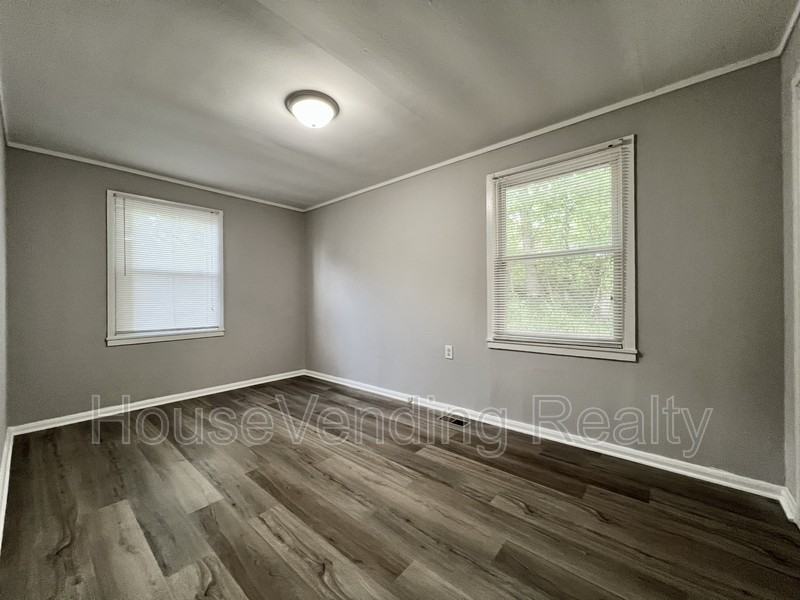 310 Norris Ave - Photo 3 of 15