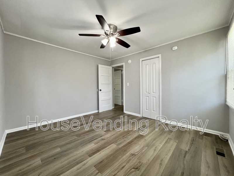 310 Norris Ave - Photo 4 of 15