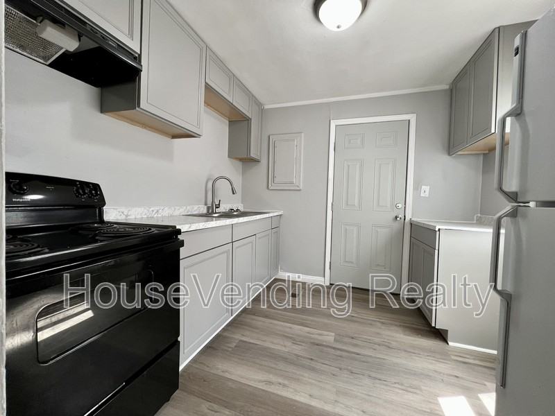 310 Norris Ave - Photo 5 of 15