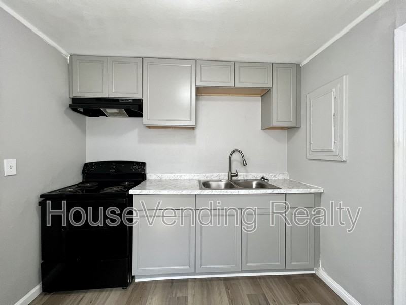 310 Norris Ave - Photo 6 of 15