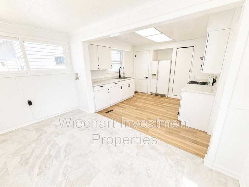 405 N Kenilworth Ave - Photo 7 of 10