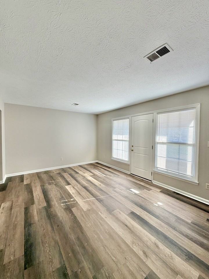 2035 Altamont Court - Photo 2 of 10