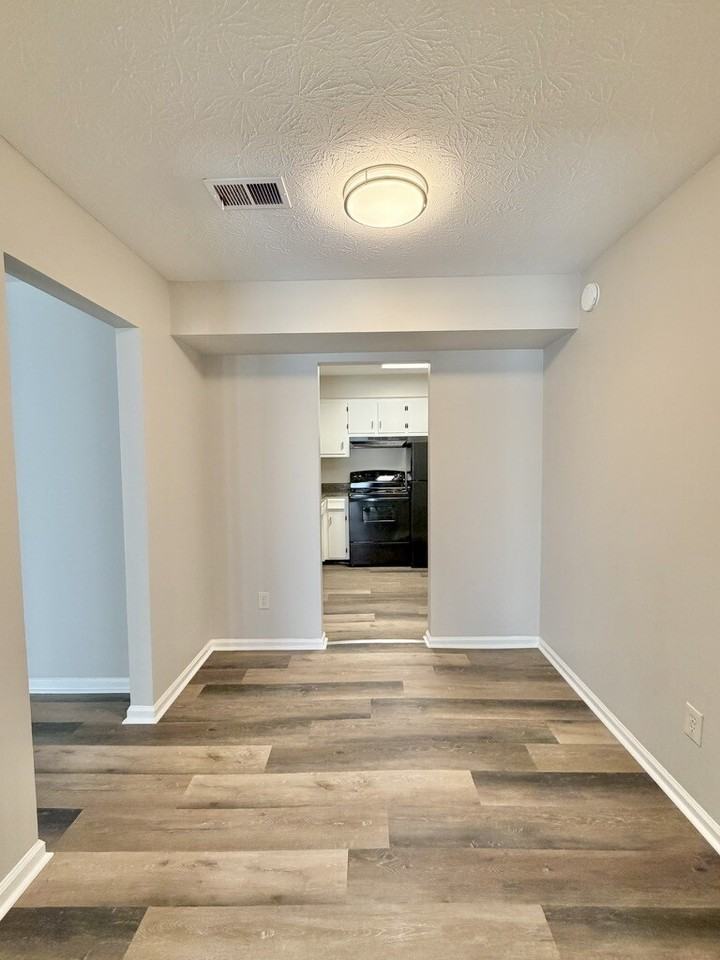 2035 Altamont Court - Photo 4 of 10