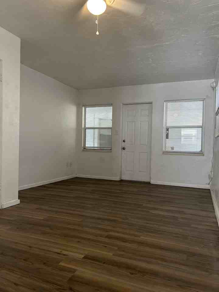 445 7th Ave N - Photo 2 of 7