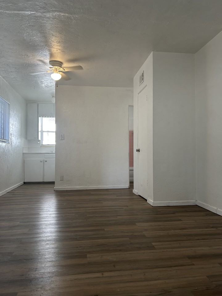 445 7th Ave N - Photo 3 of 7