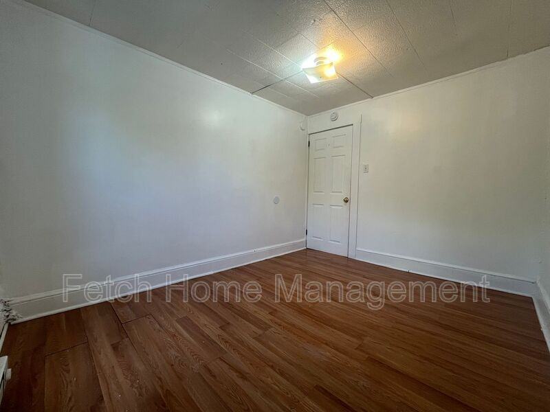 631 N Prince St - Photo 2 of 8