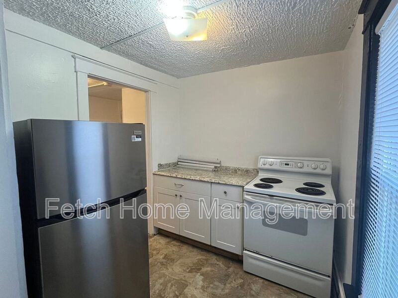 631 N Prince St - Photo 3 of 8