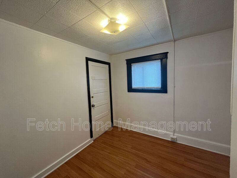 631 N Prince St - Photo 4 of 8