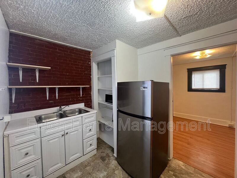 631 N Prince St - Photo 5 of 8