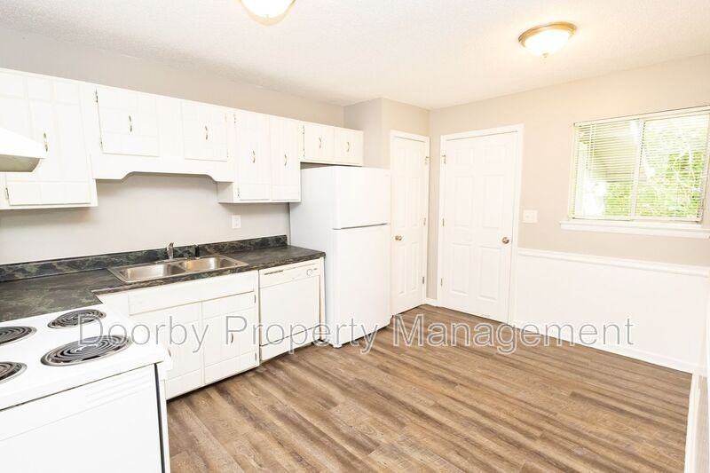 901 Forest Dale Ln #B - Photo 3 of 14