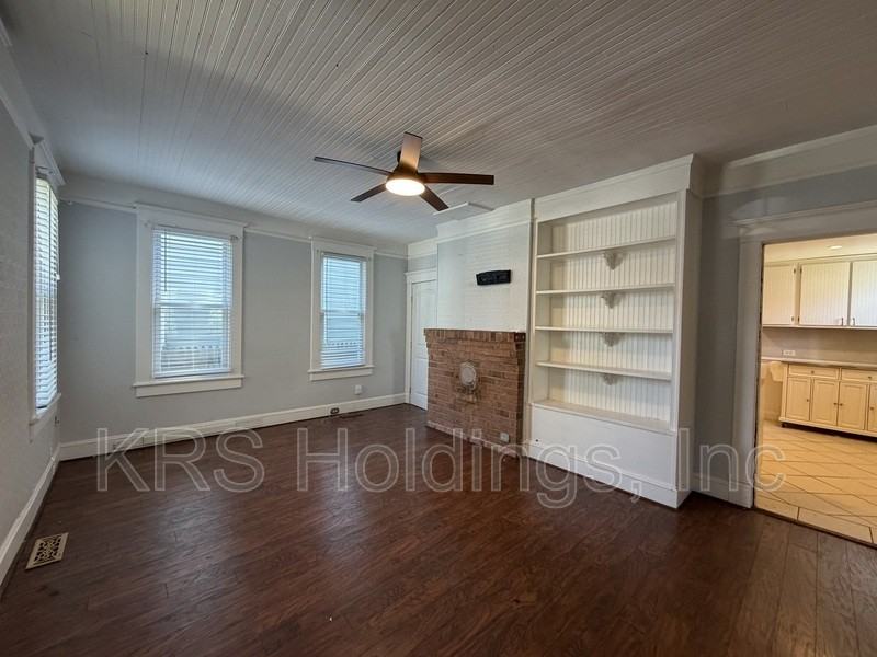 1110 Park Ave - Photo 4 of 17